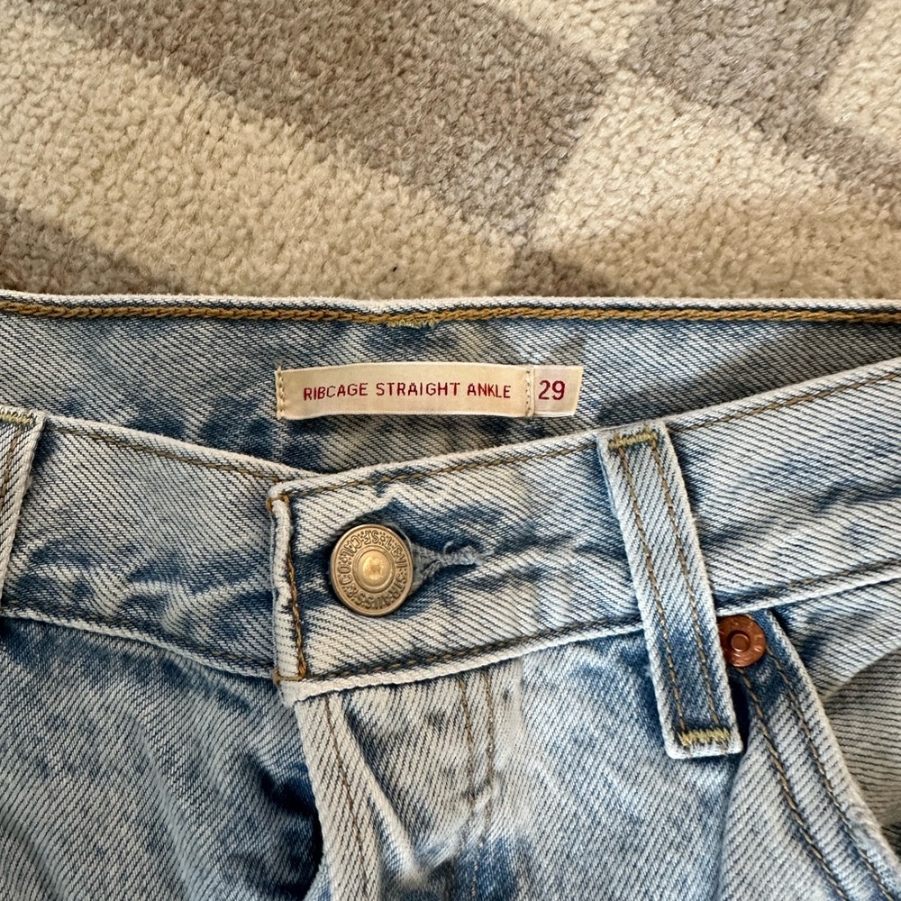 NEW Ribcage Levi Jeans - Picture 2 of 3